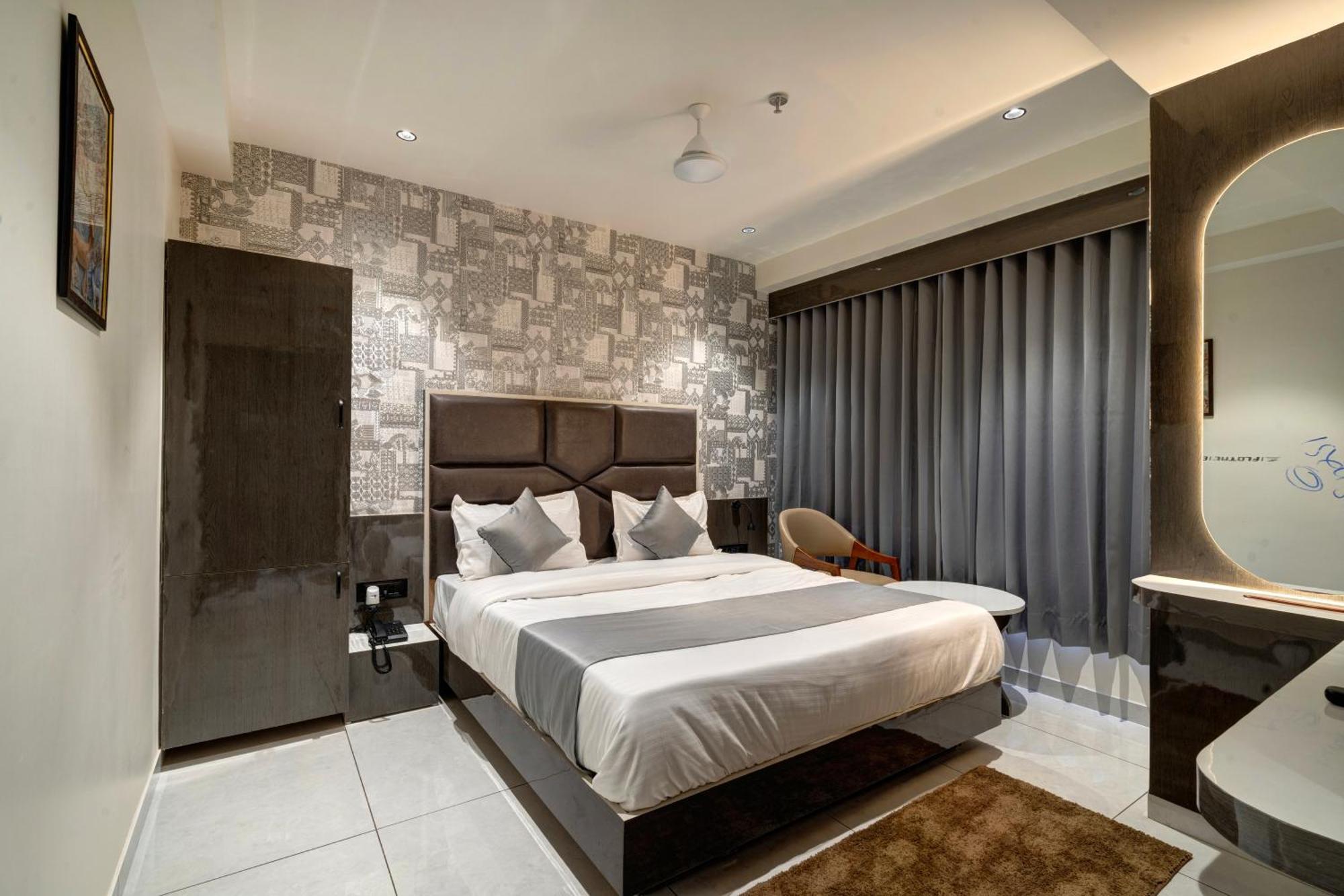 Hotel Shrimad Villa Gandhinagar Exterior photo
